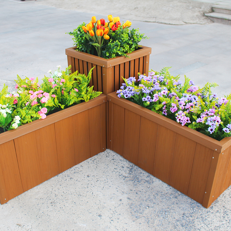 Vaso de flores de jardim em placa WPC ao ar livre